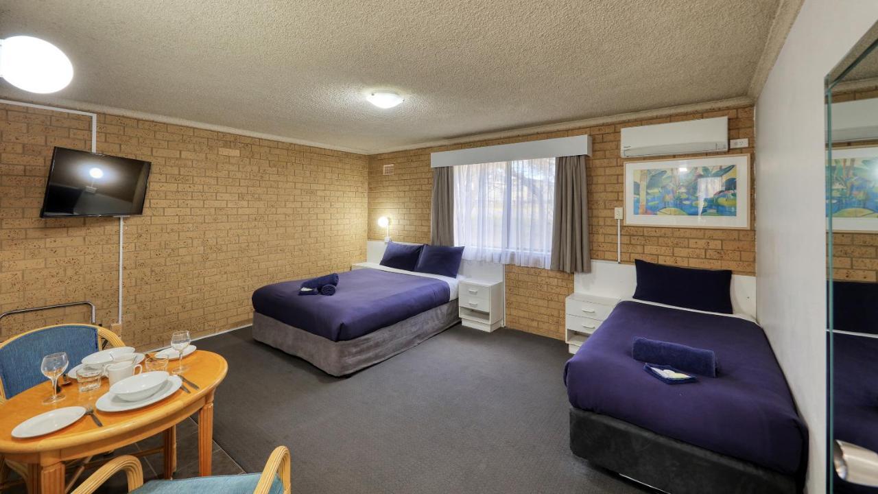 Hamilton Hume Motor Inn Yass Exterior photo